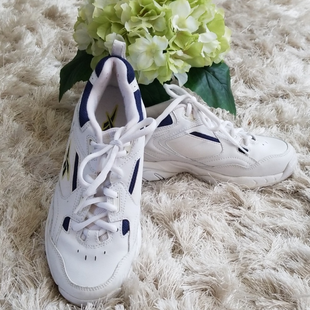 Reebok leather shoe. Size 6